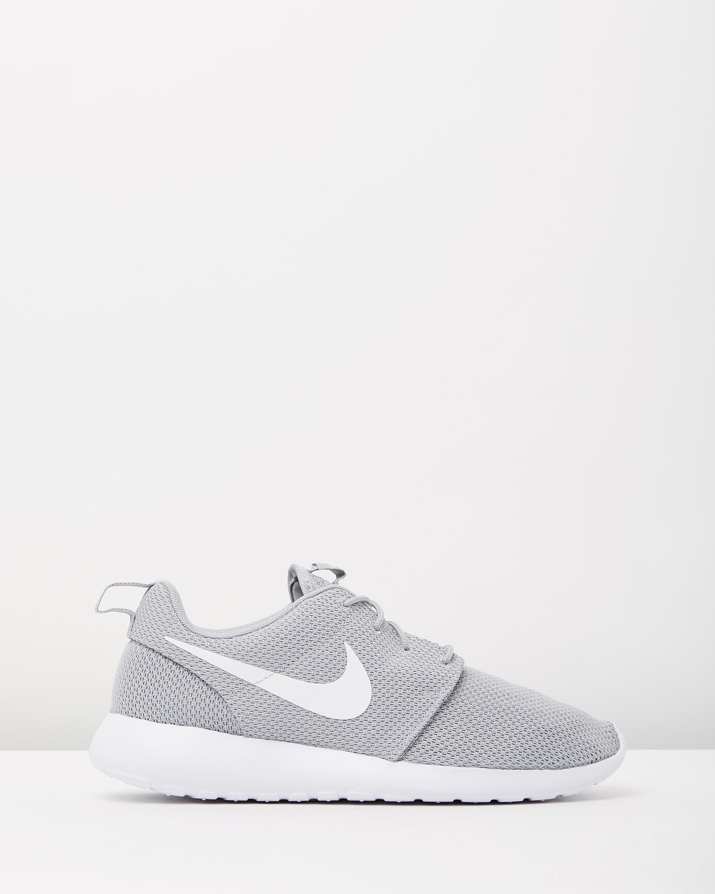 Nike Mens Roshe One Wolf Grey & White Nike Mens Roshe One Wolf Grey & White