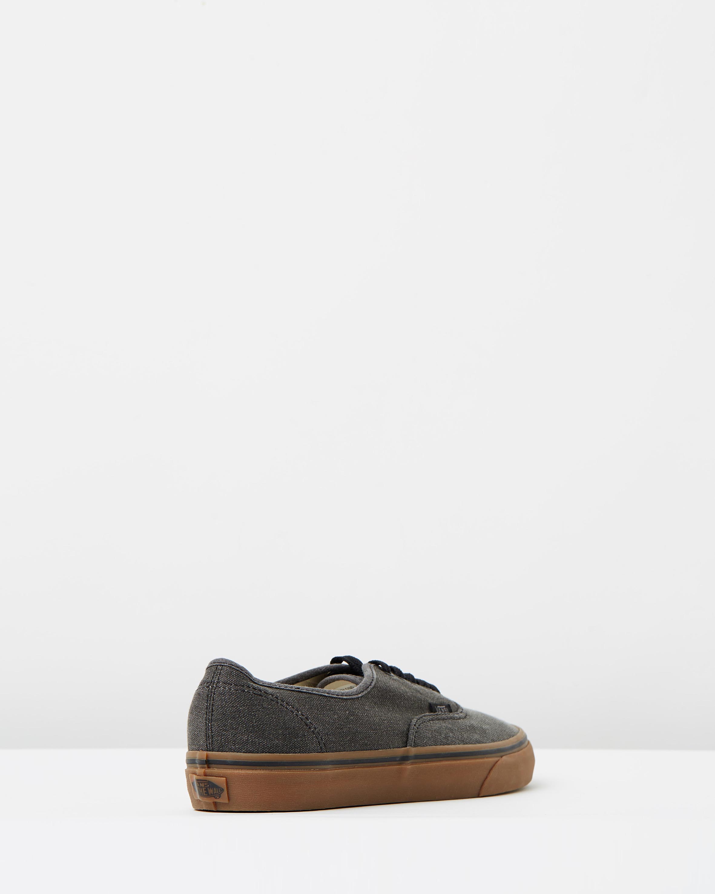 vans authentic black gum
